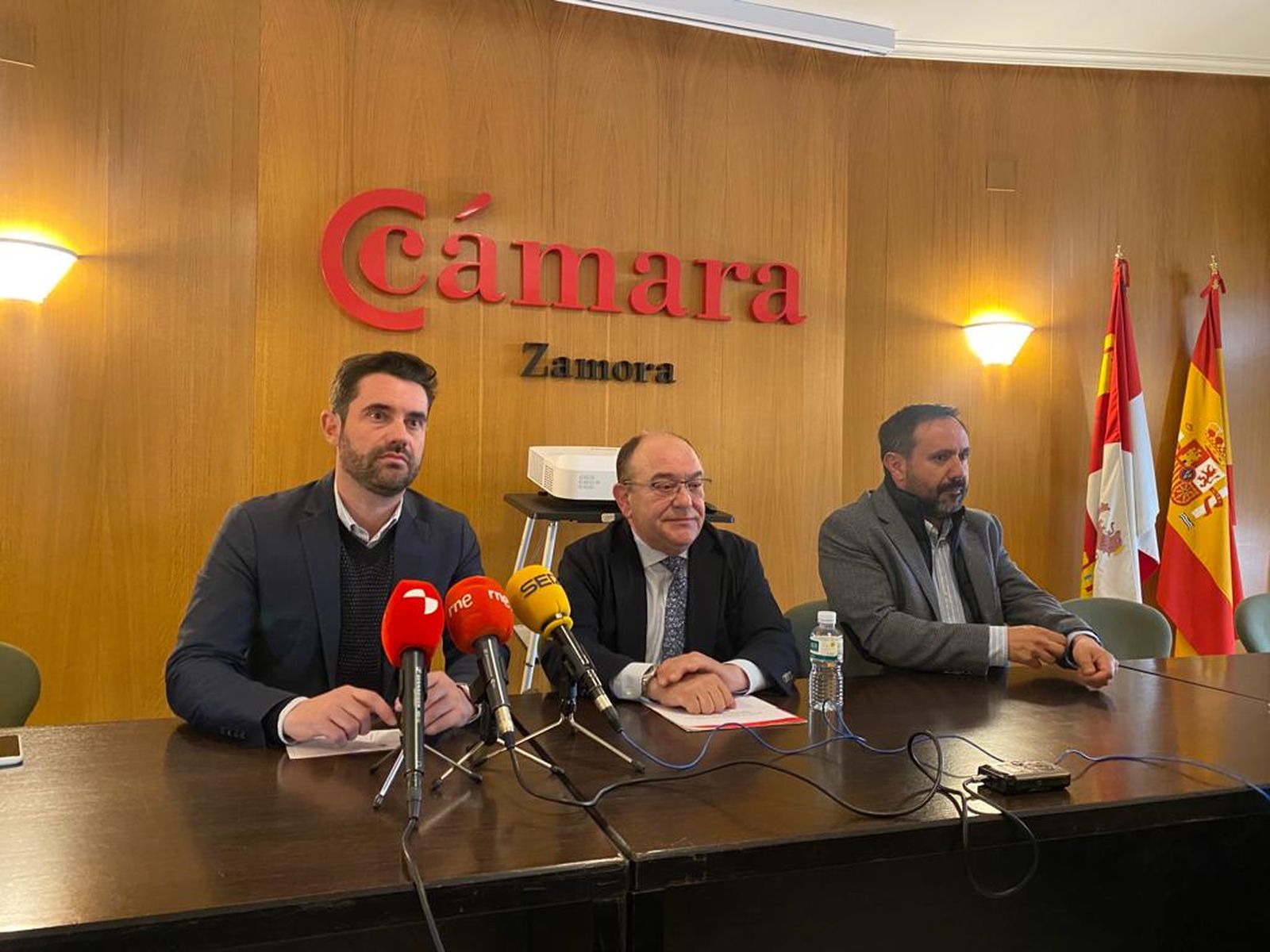 Un instante de la rueda de prensa