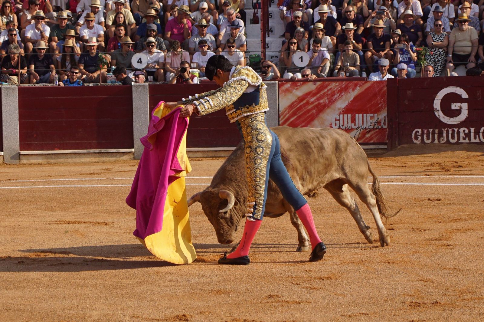 : Emilio de Justo y Diosleguarde cierran en hombros una feria de Guijuelo marcada por las despedidas de El Capea y Javier Castaño