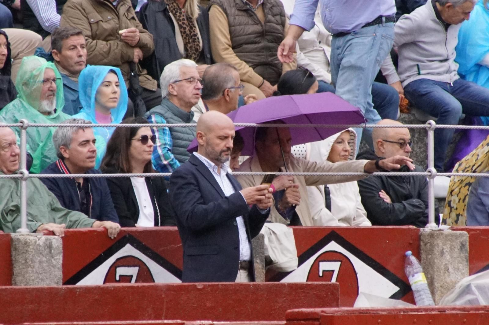 ambiente-en-el-patio-de-cuadrillas-de-la-glorieta-para-ver-a-sergio-galan-diego-ventura-y-guillermo-hermoso-de-mendoza-21-de-septiembre-de-2024-fotos-juanes-91