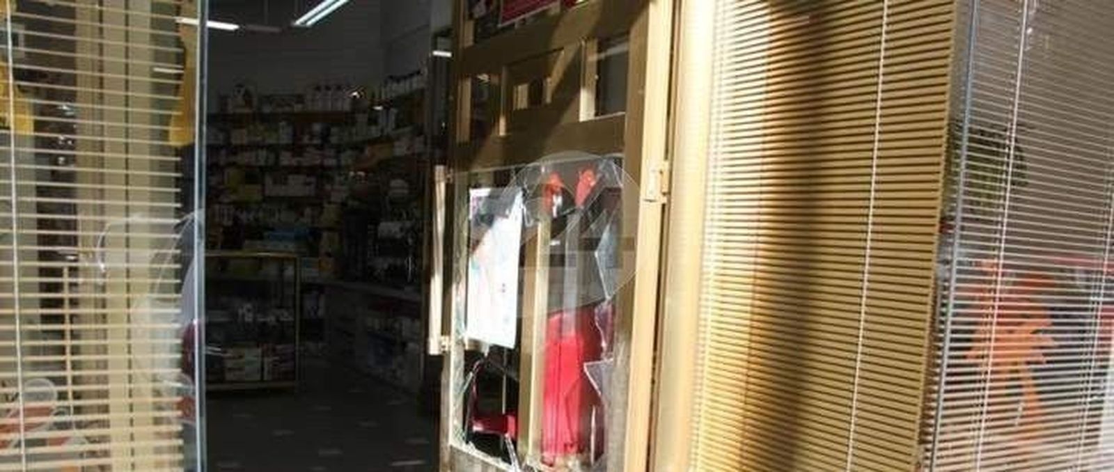 Sorprendido in fraganti un ladrón en una farmacia de la avenida de Villamayor