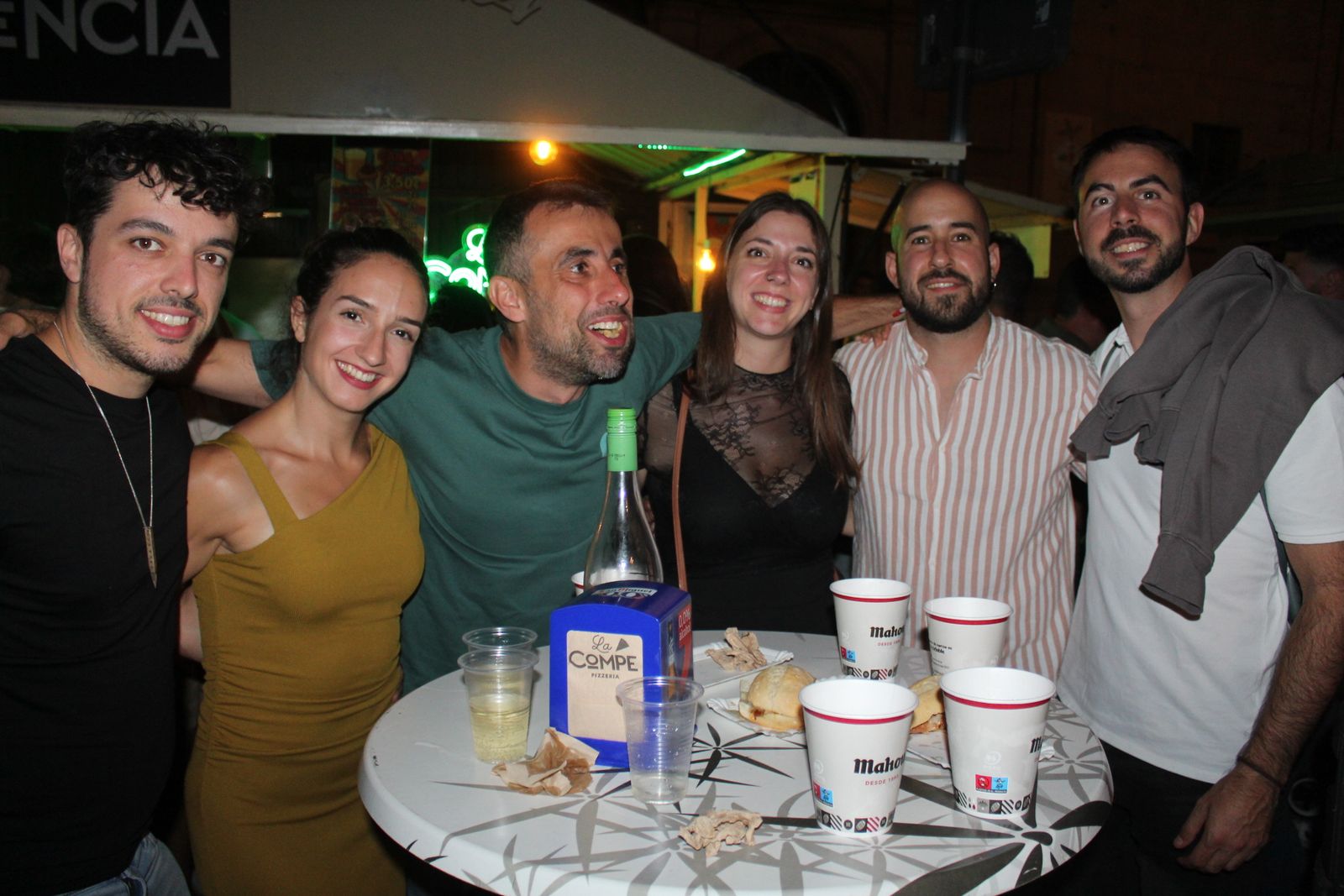 Los salmantinos vuelven a salir de casetas para celebrar las fiestas: ¡búscate entre las imágenes de este miércoles por la noche!