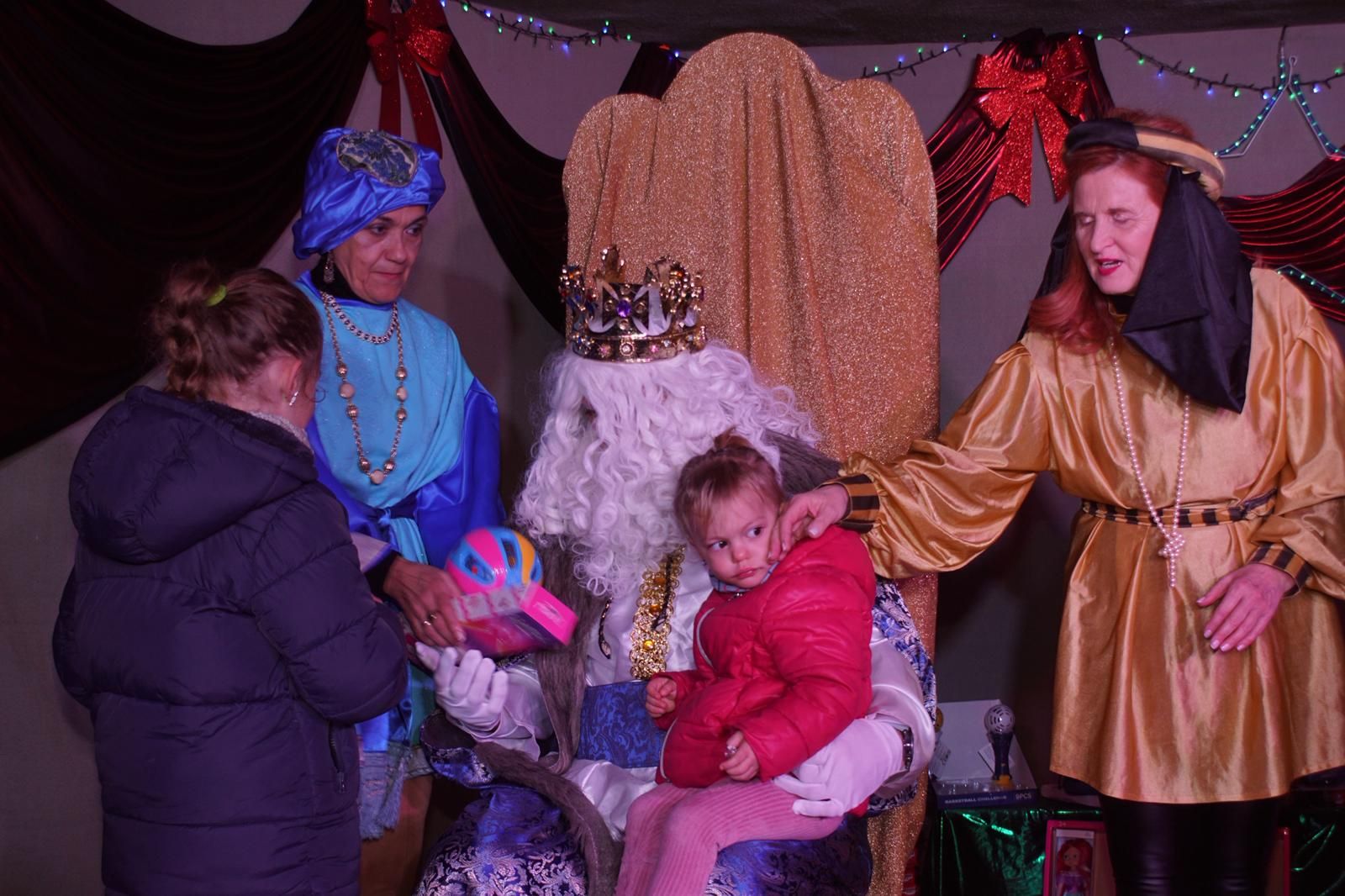 Los Reyes Magos reciben las cartas de los niños de El Encinar