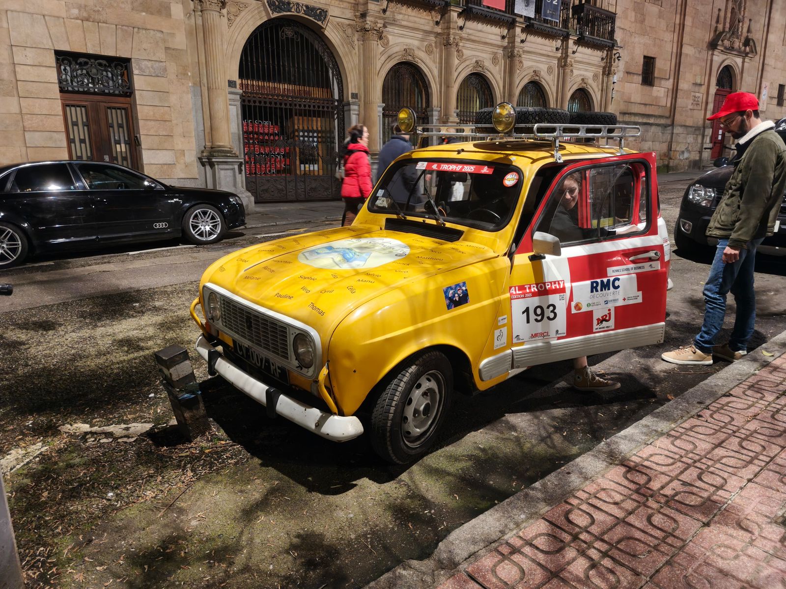 Participantes del Renault 4L Trophy en Salamanca Participantes del Renault 4L Trophy en Salamanca