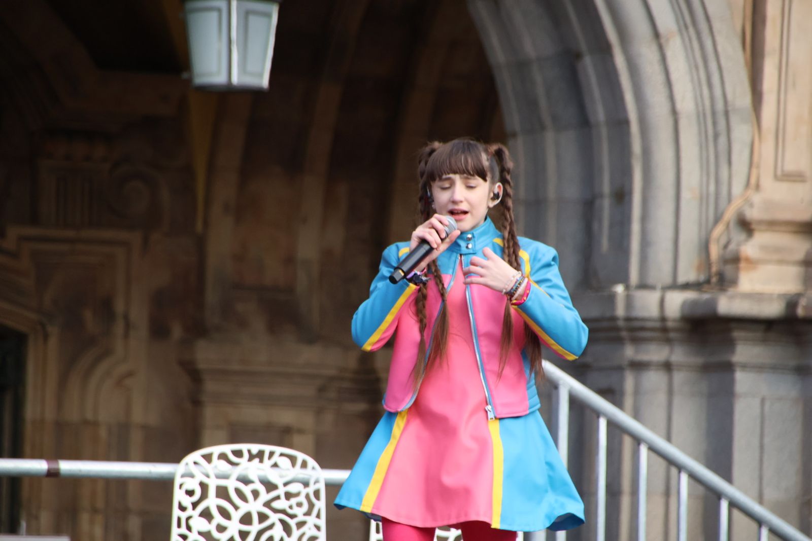 El alcalde de Salamanca, Carlos García Carbayo, recibe a sus Majestades los Reyes Magos y Concierto de Chloe DelaRosa en la Plaza Mayor