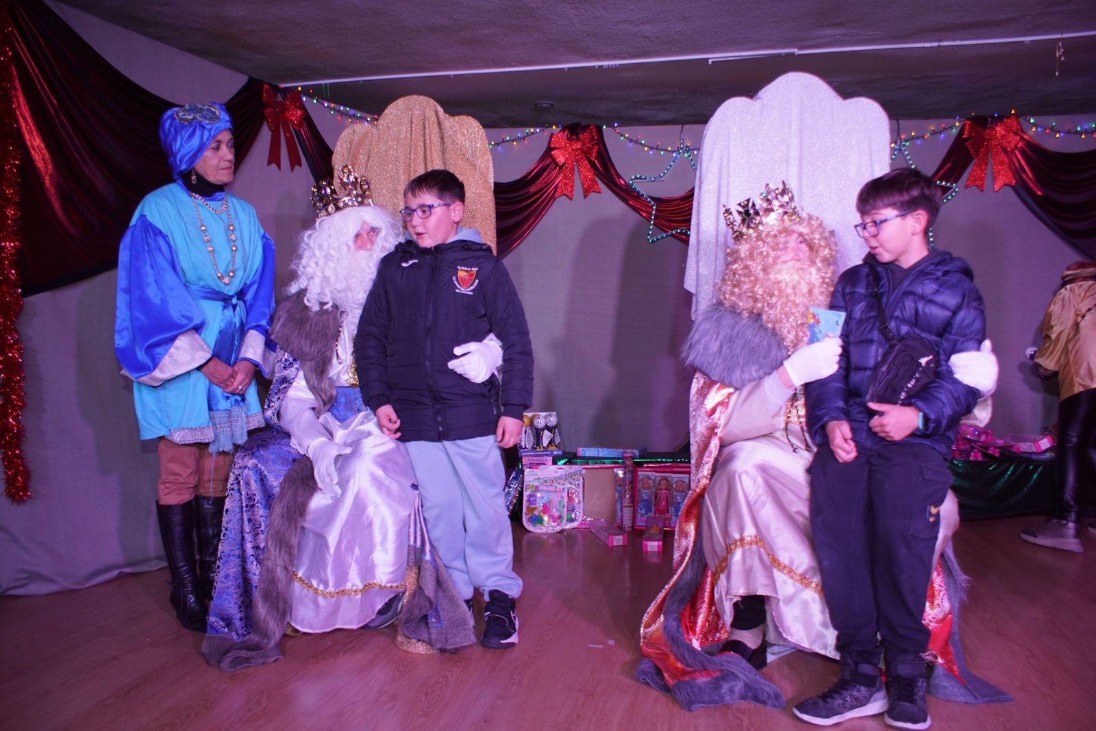 Los Reyes Magos reciben las cartas de los niños de El Encinar