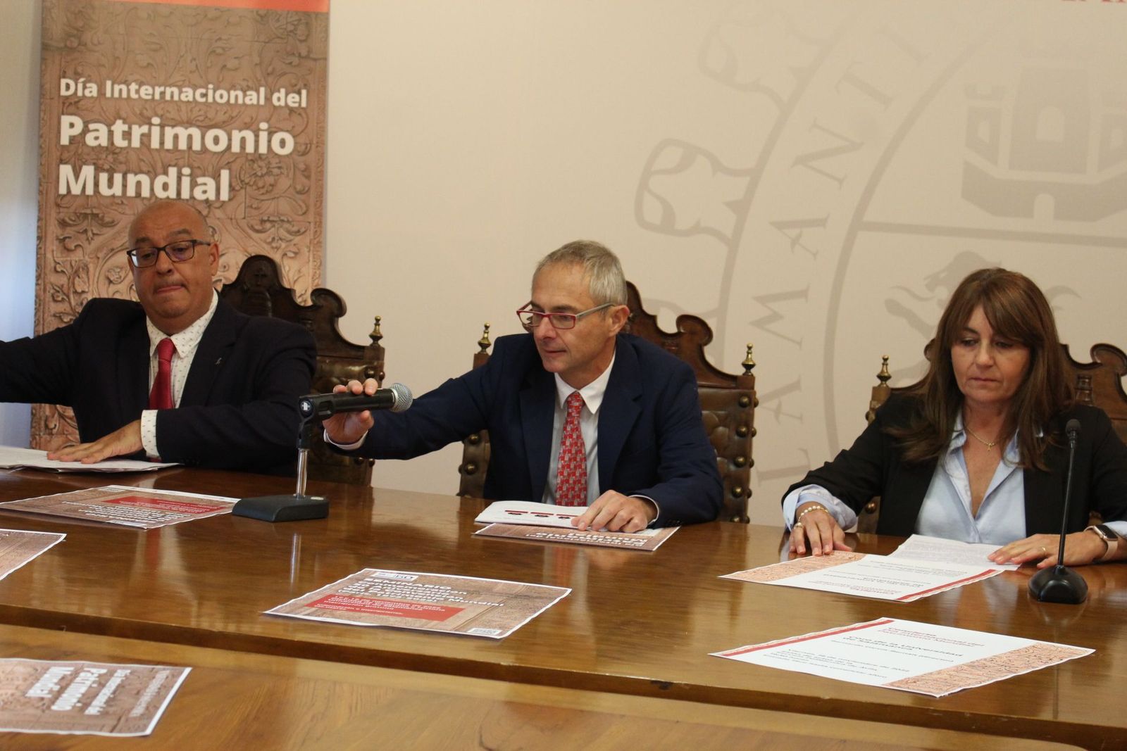 El rector de la USAL presenta las actividades del Día Internacional del Patrimonio Mundial.