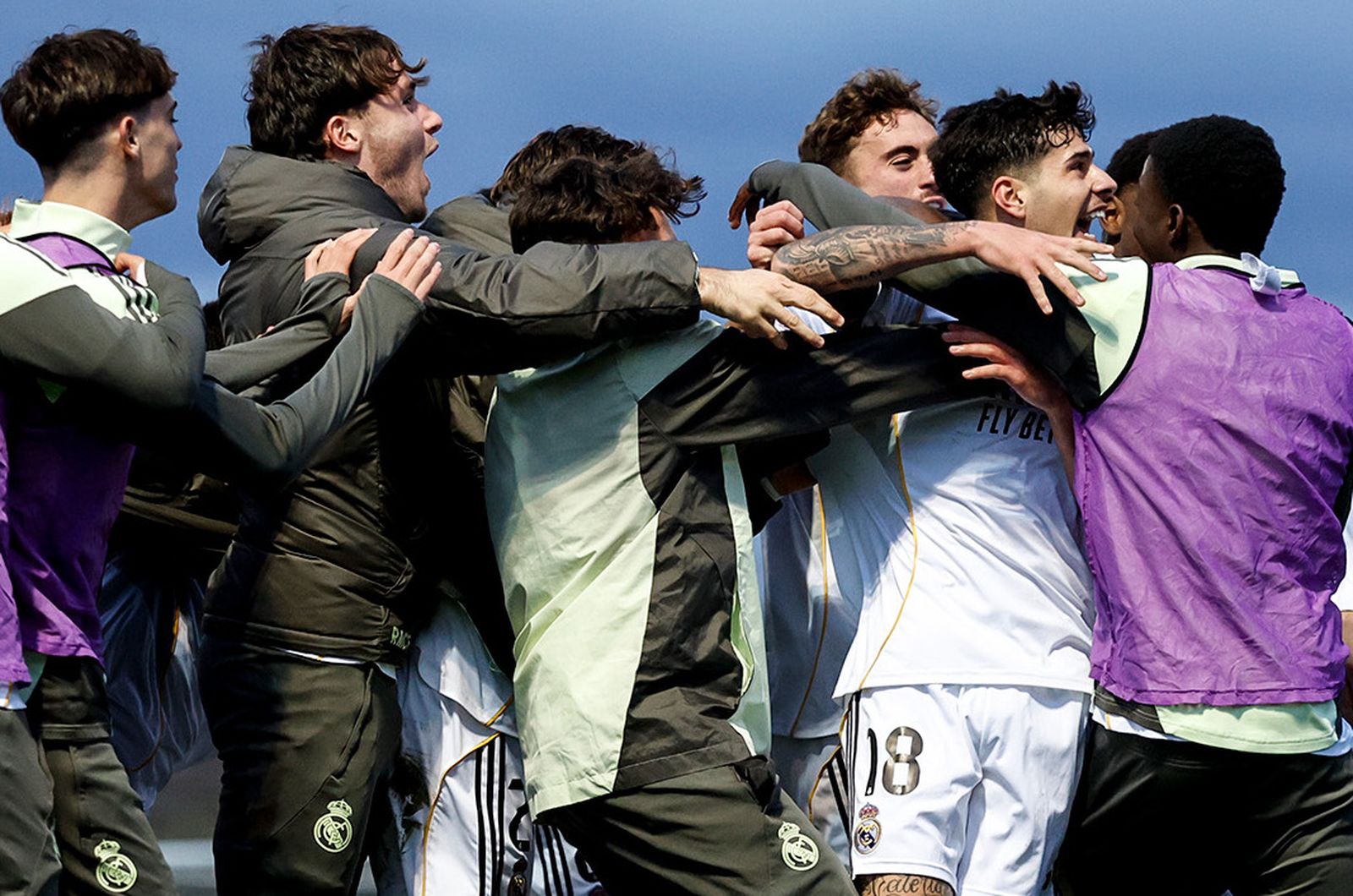 Los jugadores del Real Madrid juvenil celebran su gol ante el Mallorca