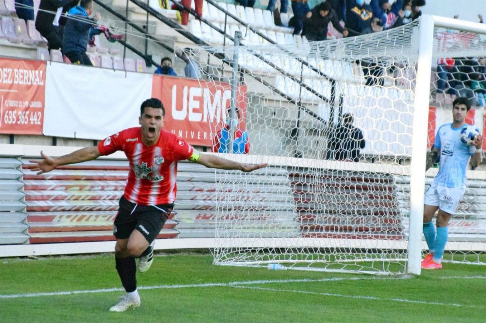 El Coruxo gana al Racing Ferrol y el Zamora es el primer equipo clasificado para la PRO