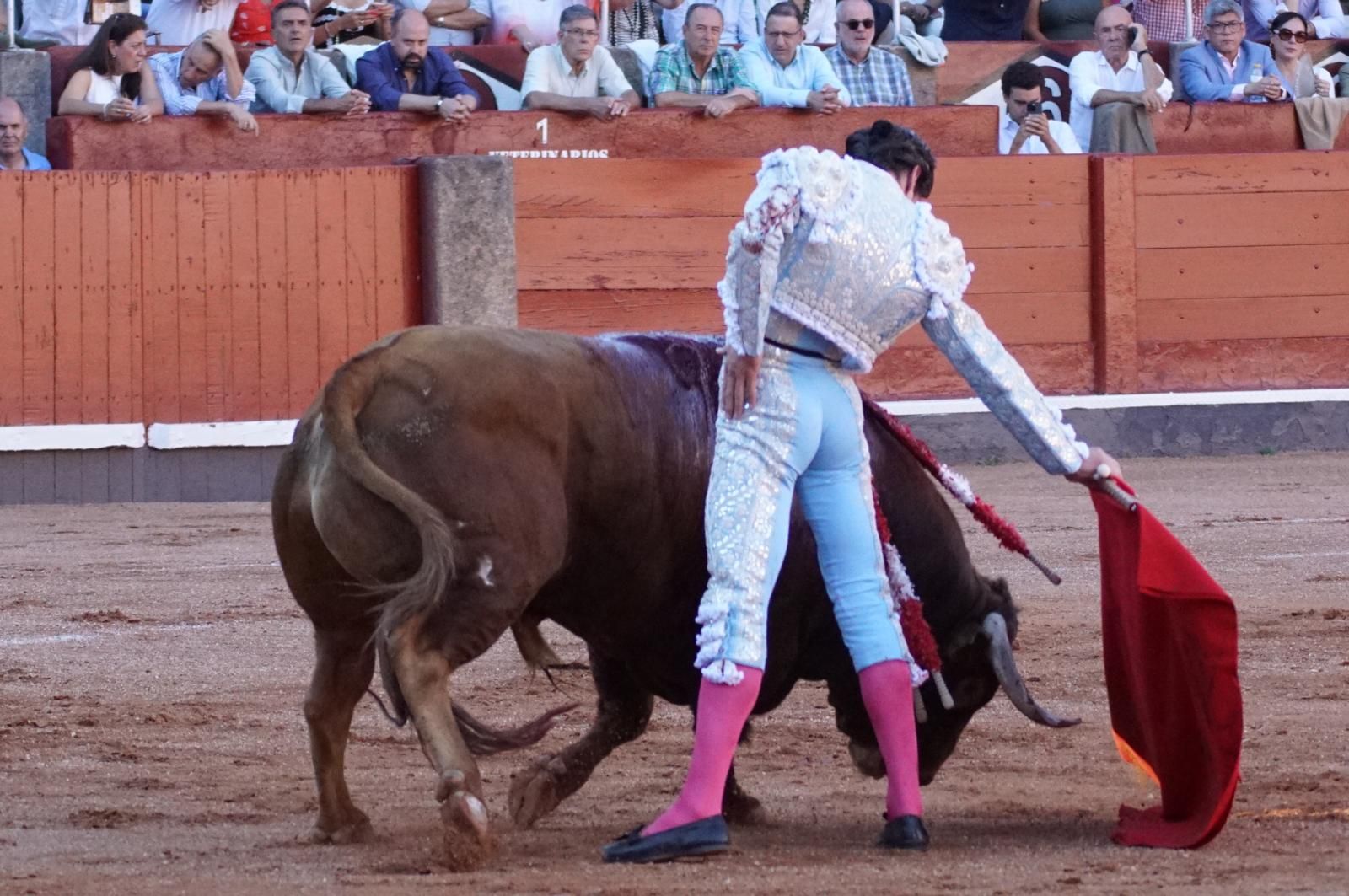 Emilio de Justo, Juan Ortega y Roca Rey inauguran el cartel de figuras en la feria de Salamanca: la corrida de Garcigrande en imágenes