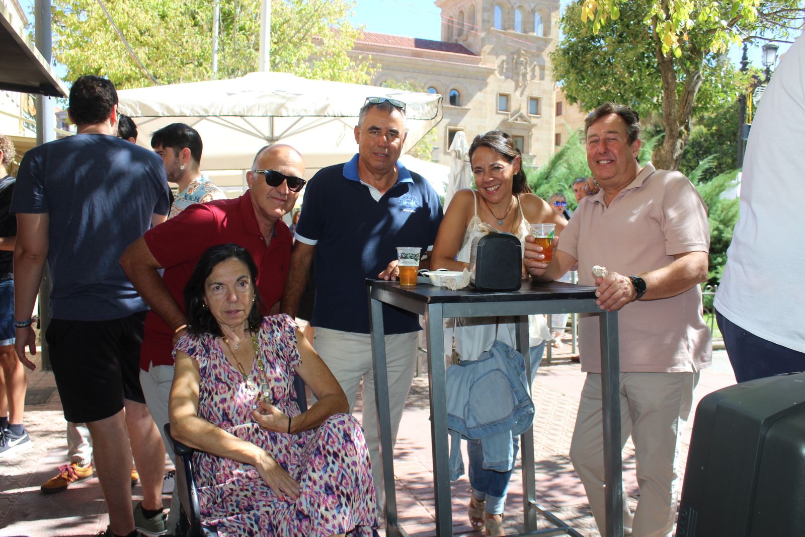 Ambiente en la Feria de Día en el mediodía de este domingo