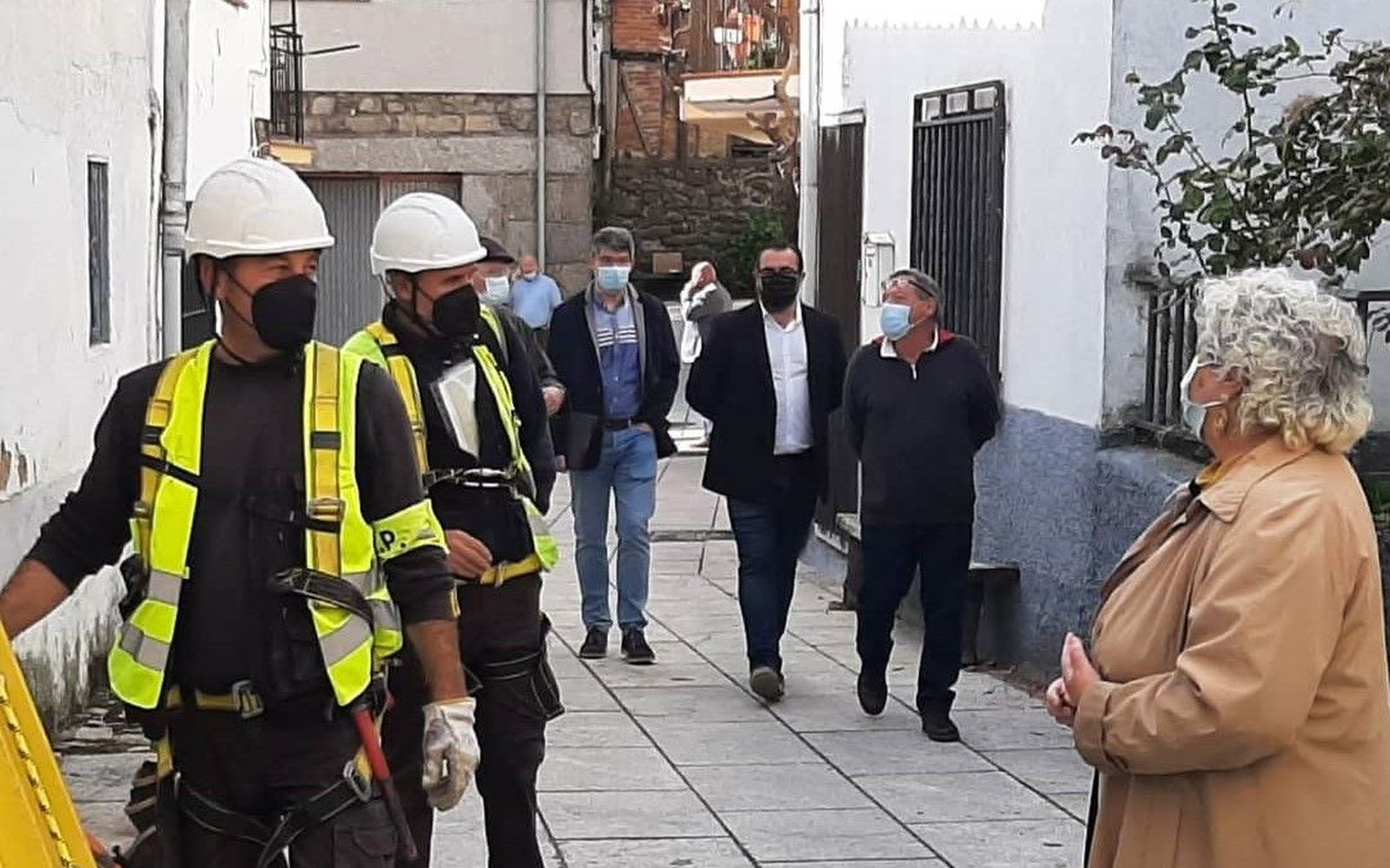 Encarnación Pérez, subdelegada del Gobierno, durante la visita a una de las obras de instalación de banda ancha en la provincia Encarnación Pérez, subdelegada del Gobierno, durante la visita a una de las obras de instalación de banda ancha en la provincia