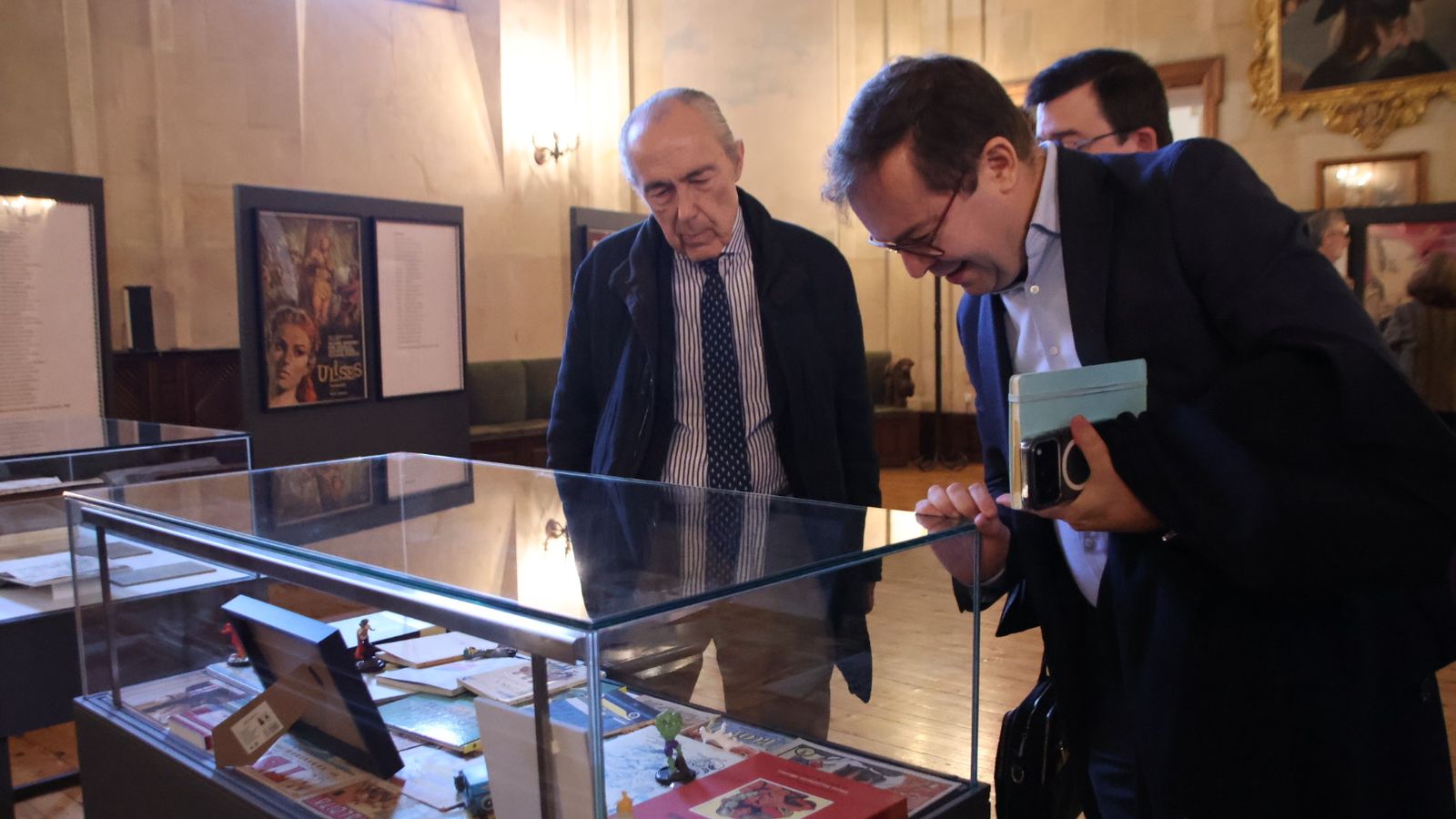 Héroes, superhéroes y dinosaurios”: diálogo literario entre Luis Alberto de Cuenca y el novelista Javier Sierra