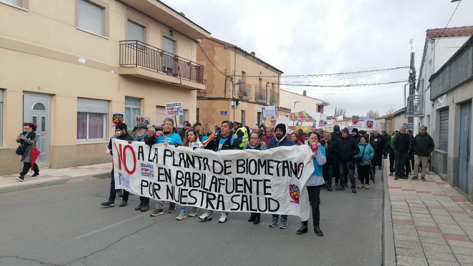 Cientos de personas se manifiestan en Babilafuente por el ‘no’ a la planta de biometano Cientos de personas se manifiestan en Babilafuente por el ‘no’ a la planta de biometano