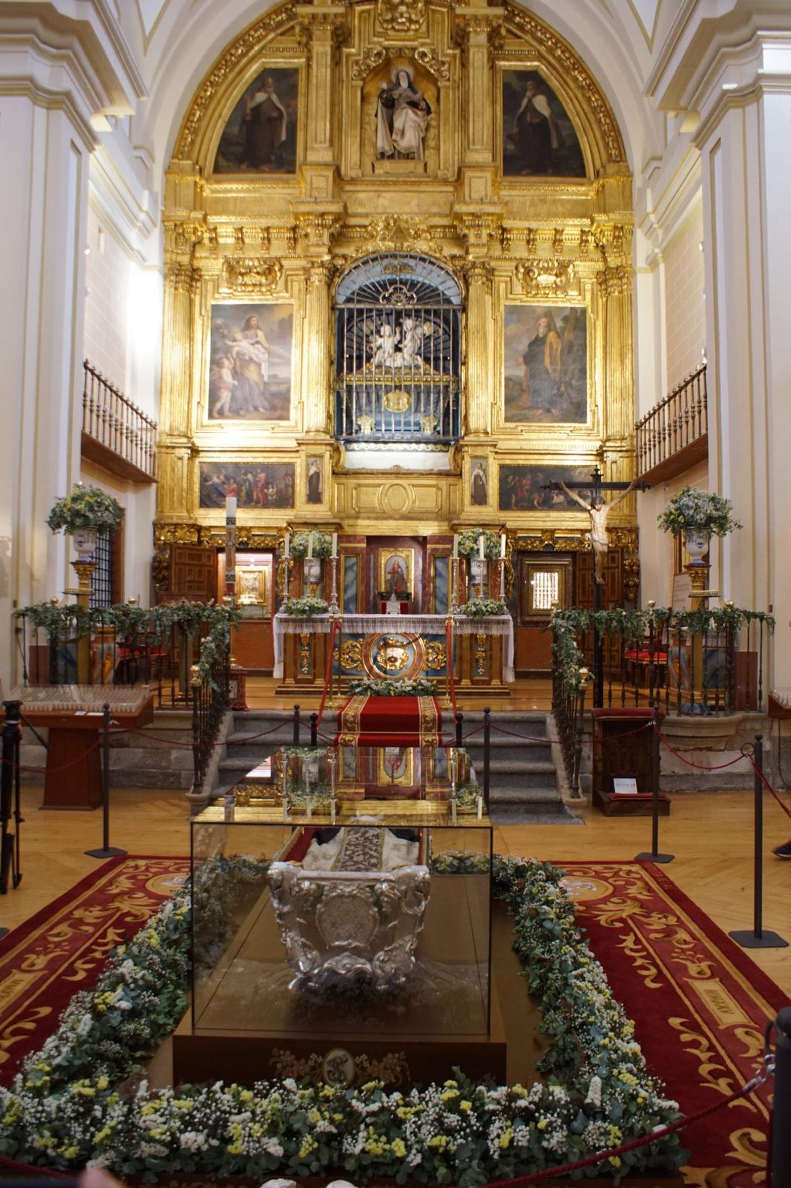 apertura-de-la-basilica-de-la-anunciacion-para-venerar-el-cuerpo-de-santa-teresa-en-alba-de-tormes-fotos-juanes-14