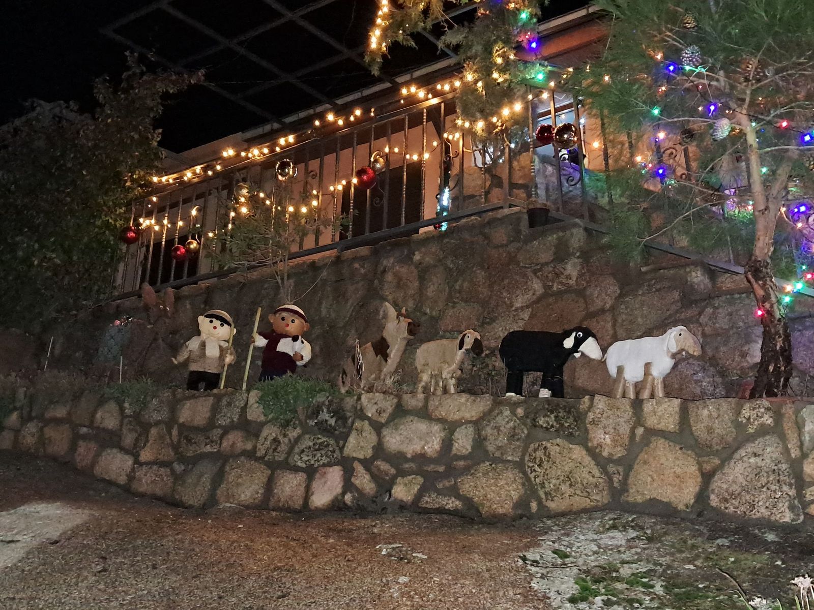 R.G.S. - Decoración navideña en una vivienda de Ledesma (1).jpg