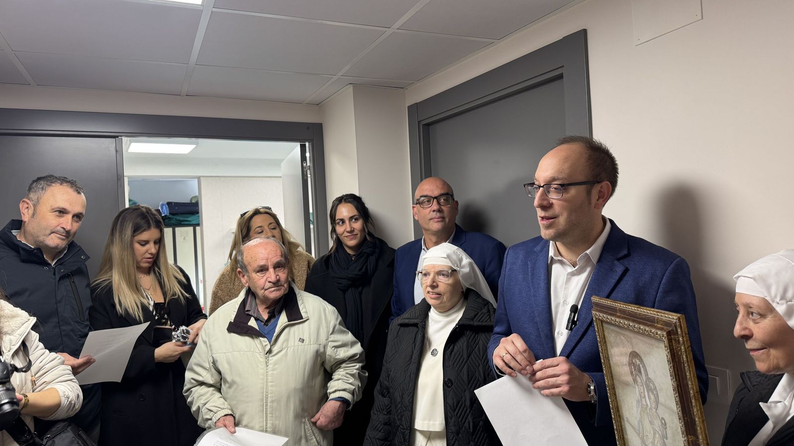 Colocación de la Virgen de la Salud en la enfermería con motivo del Carnaval del Toro