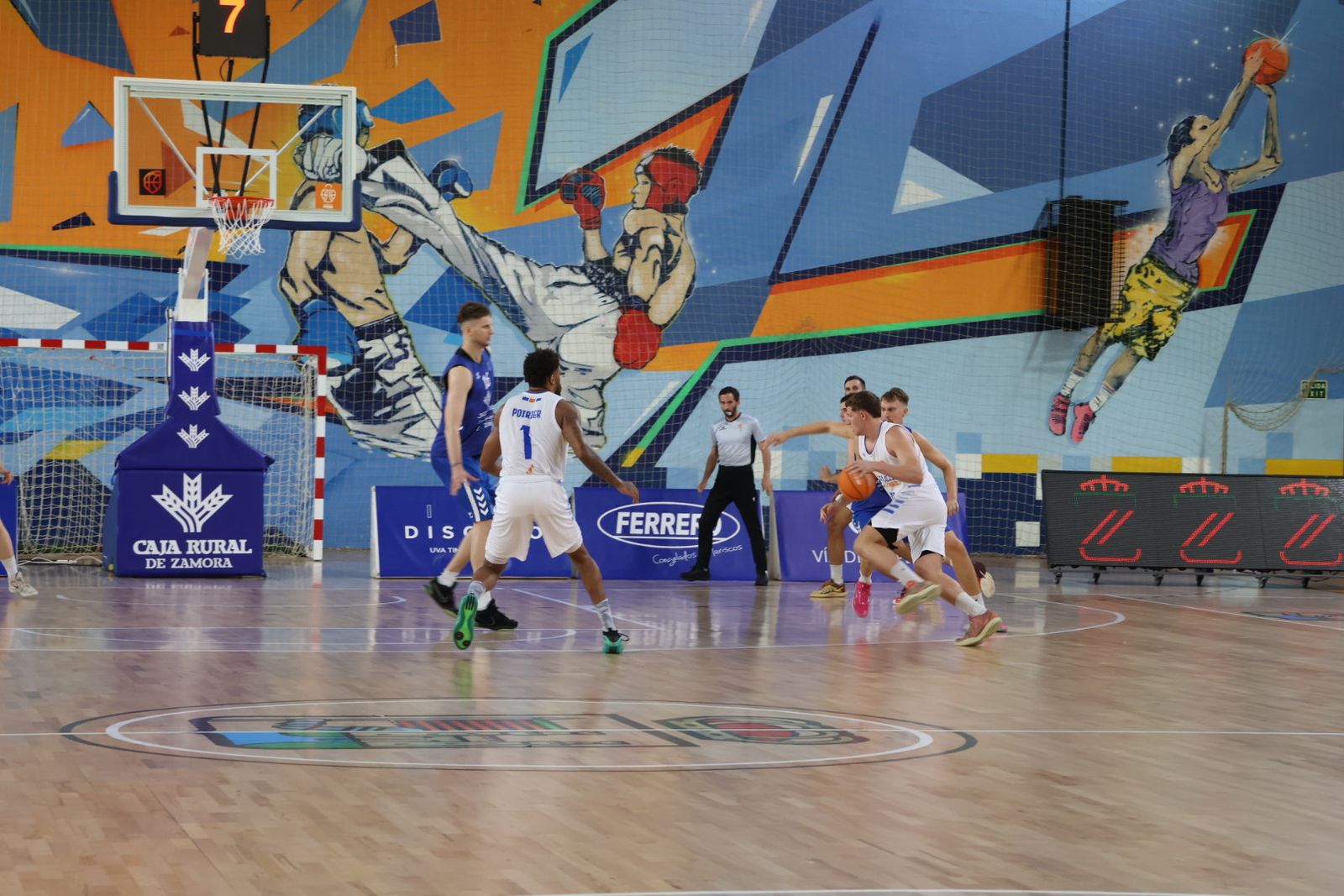 Todas las imágenes del CB Zamora- Melilla Baloncesto en el 46 Trofeo Diputación