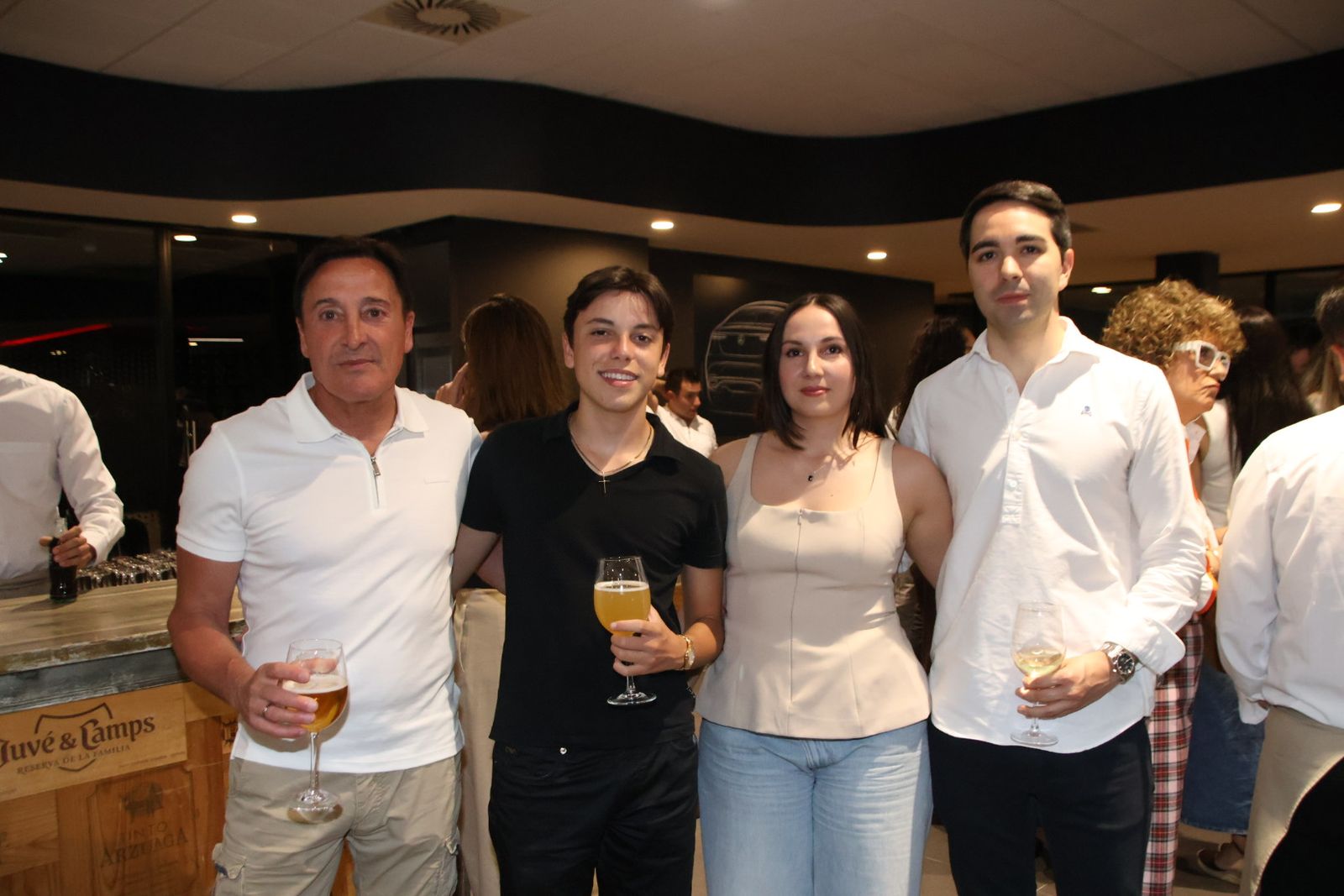 Presentación dos coches en la mercedes