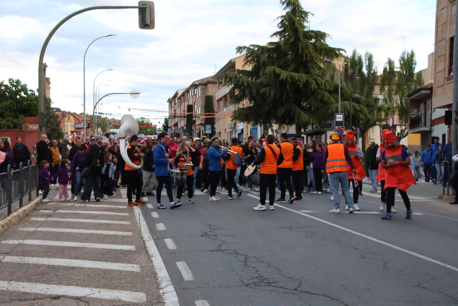  Villamayor, concentración y pasacalles de grupos y peñas