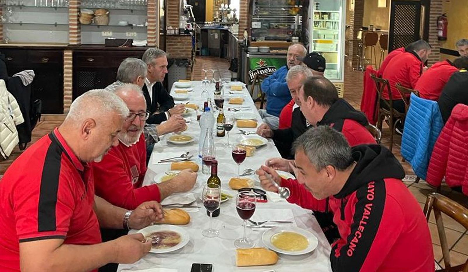 Comida de hermandad de los equipos