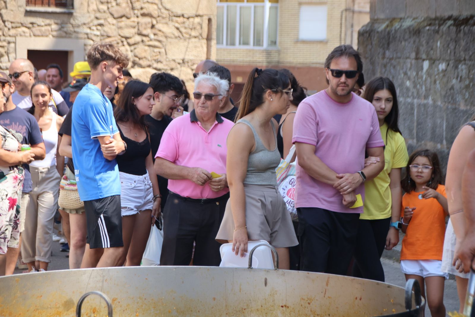 Masueco paella popular en la plaza