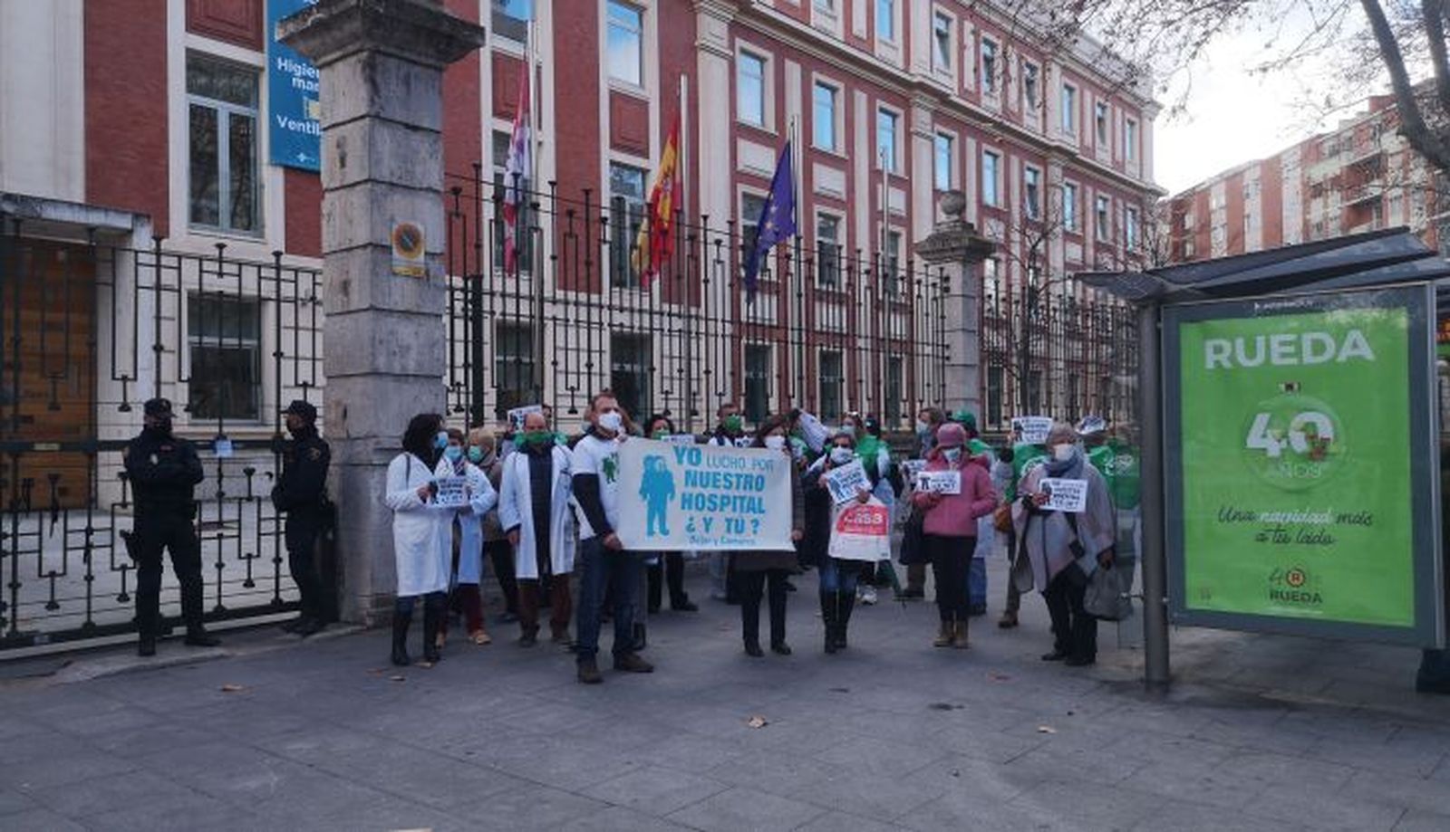 concentración en Valladolid en defensa del Hospital de BéjarConcentración a las puertas de Hospital de BéjarIMG 20201215 130318