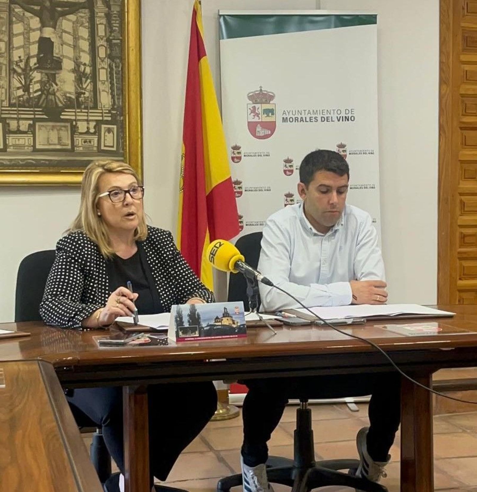 Carmen Lorenzo y Rubén García, del Ayuntamiento de Morales de Vino.