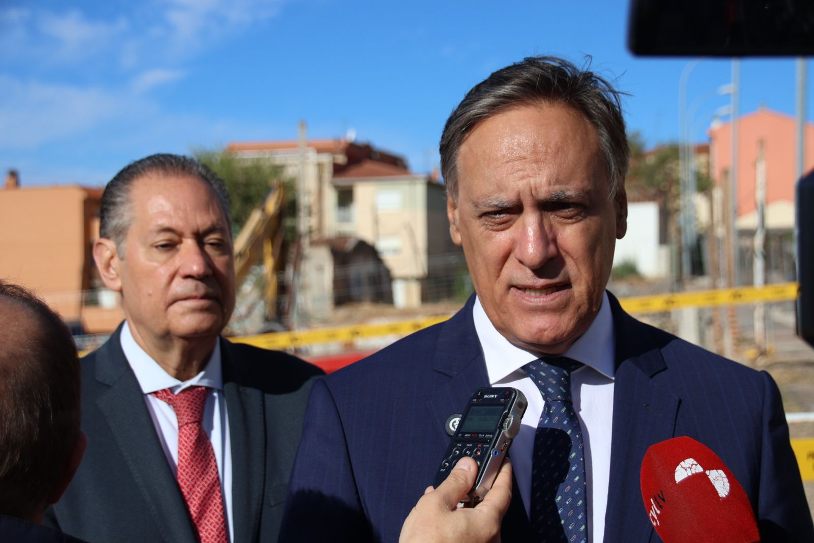 El alcalde de Salamanca, Carlos García Carbayo, visita las obras de urbanización de la Unidad de Acción Nº 2 del PERI 7