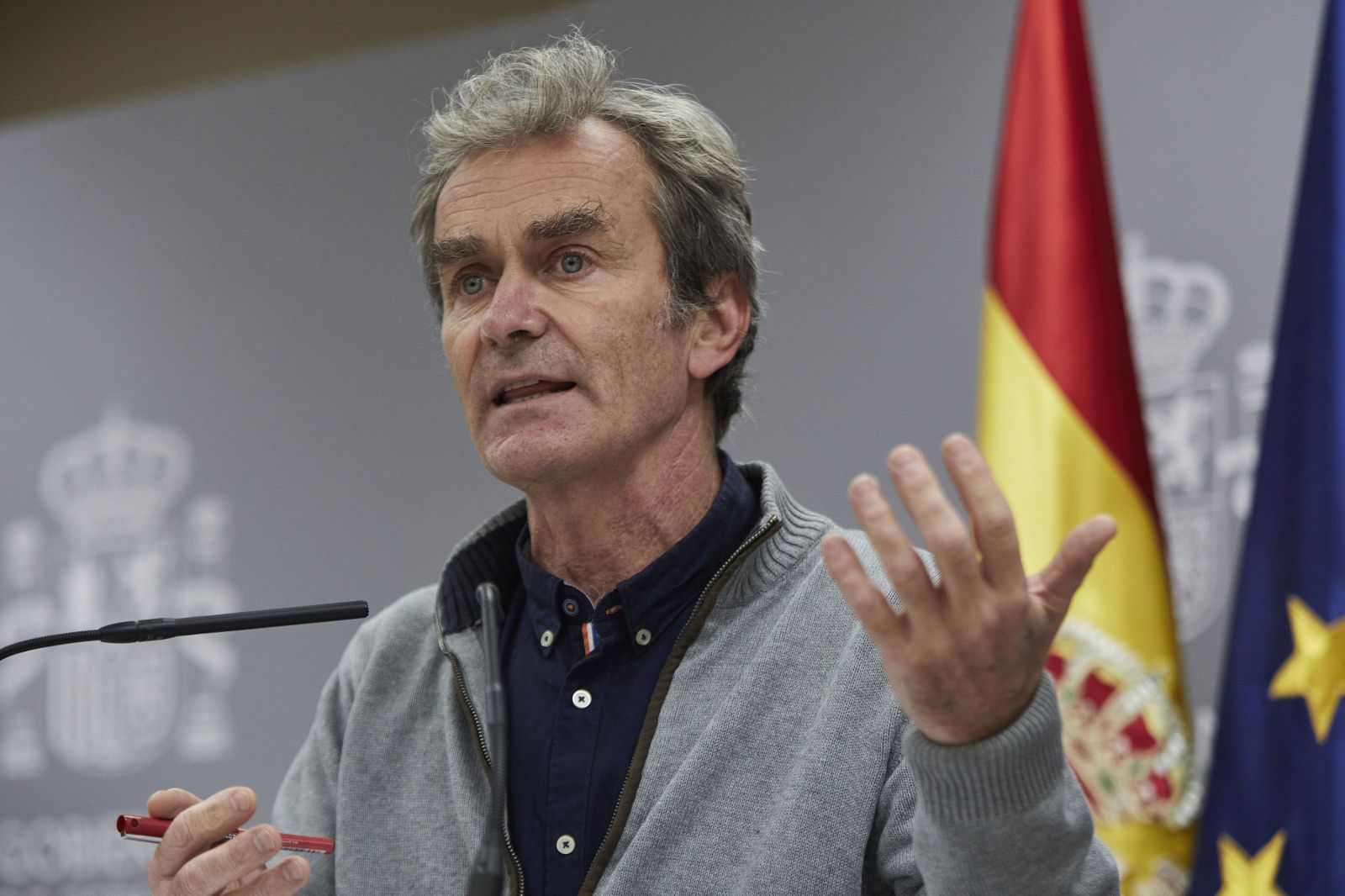 El director del Centro de Coordinación de Alertas y Emergencias Sanitarias (CCAES), Fernando Simón, ofrece una rueda de prensa para informar sobre la evolución de la pandemia de coronavirus, en el