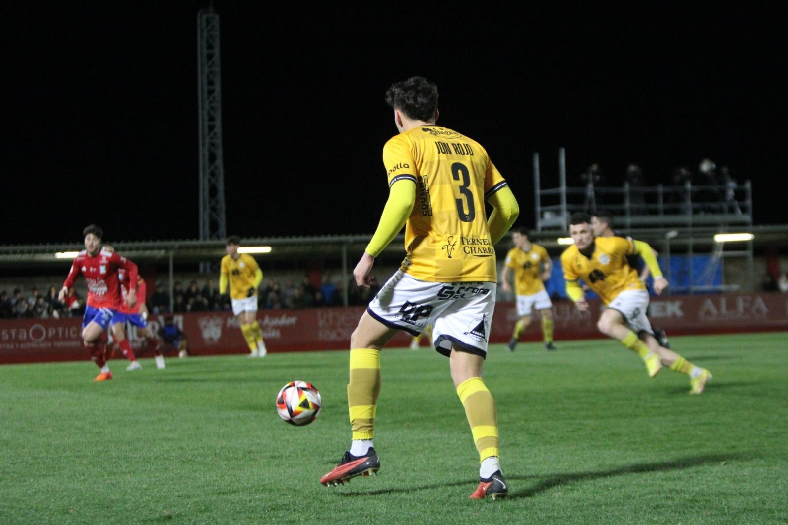 Jon Rojo controla en Tarazona | FOTO UNIONISTAS CF