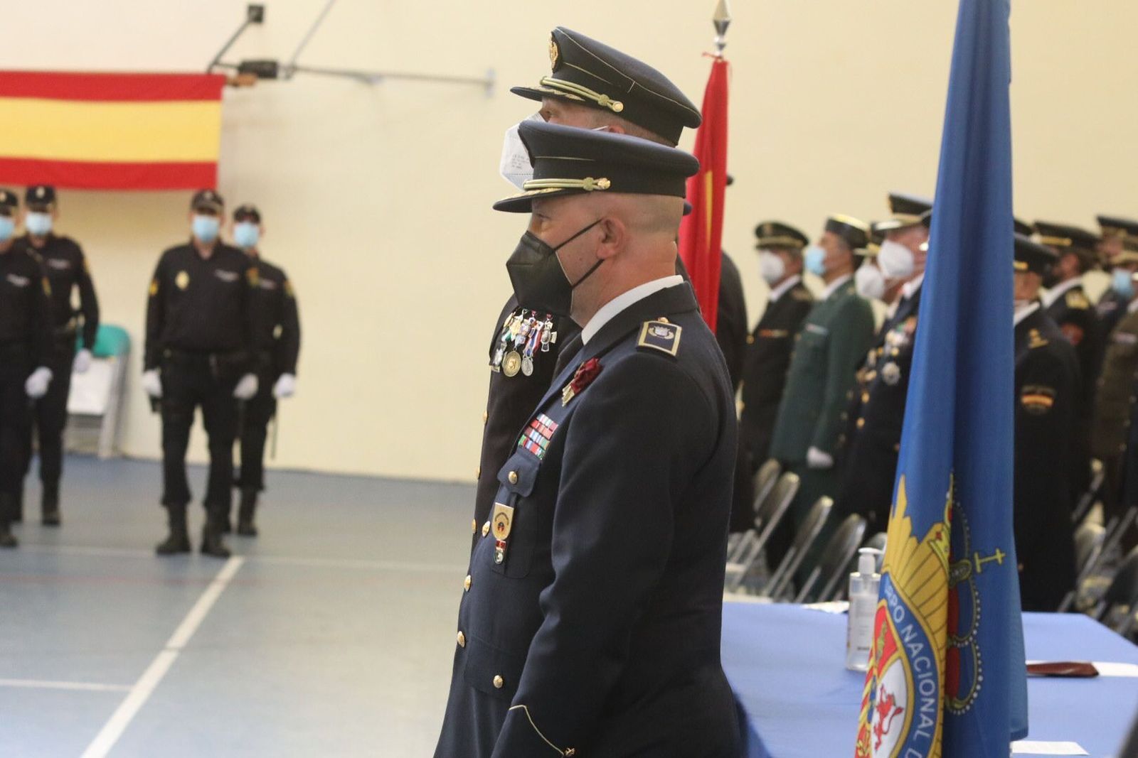El actual jefe de la Policía Local de Salamanca, José Manuel Fernández, en primer plano durante la celebración de la Policía Nacional de Salamanca.