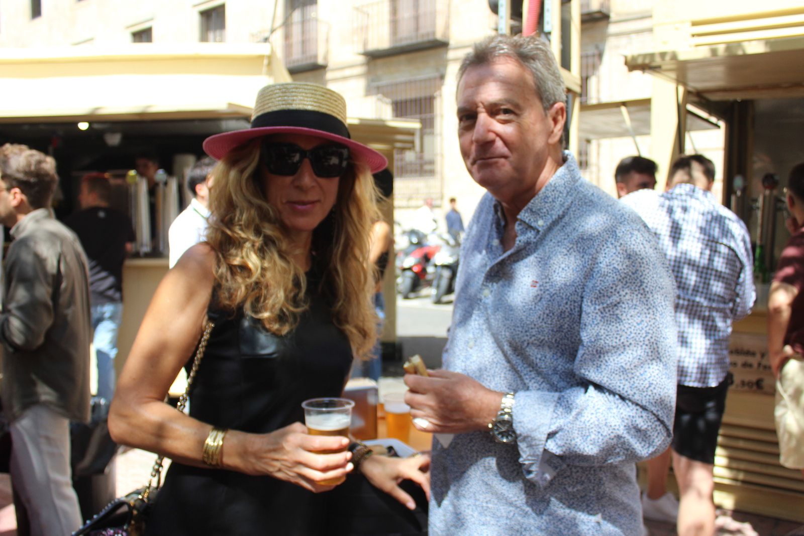 Ambiente en la Feria de Día en el mediodía de este