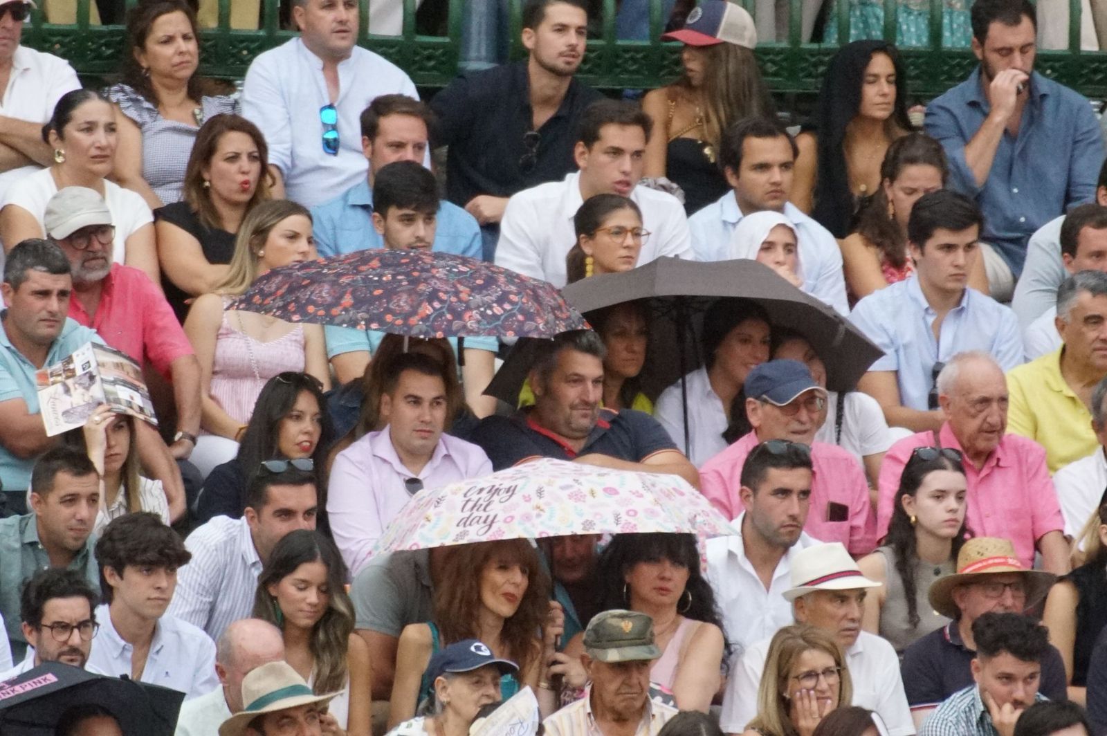 Gran ambiente en La Glorieta para la tarde de toros de Morante de la Puebla, Ismael Martín y Marco Pérez