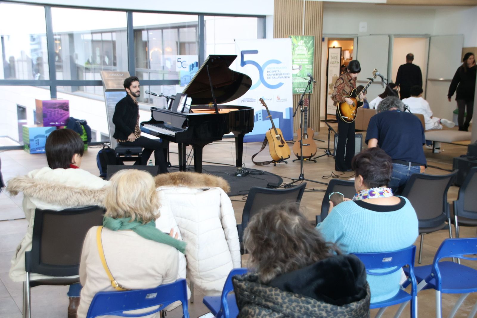 Concierto en el hall principal del Hospital de Salamanca, enmarcado dentro de los actos del 50 Aniversario del Hospital Clínico Universitario de Salamanca