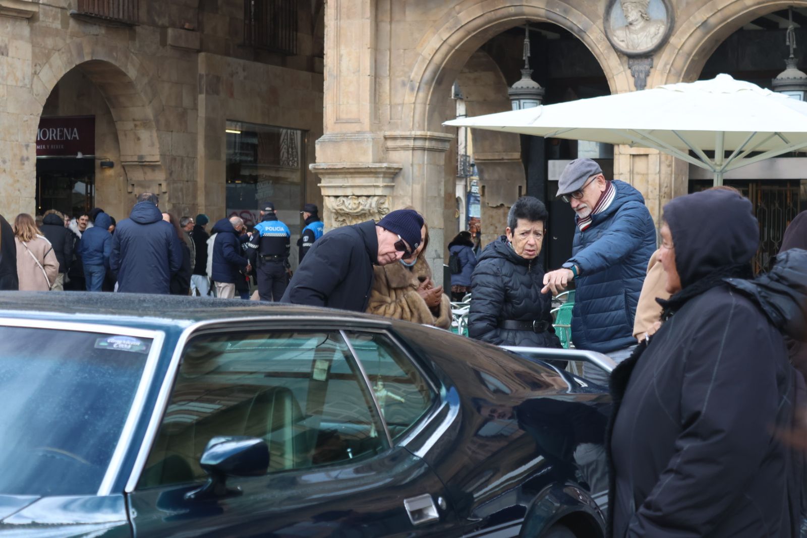 Exposición vehículos Día del Guardia Urbano en la Plaza Mayor de Salamanca
