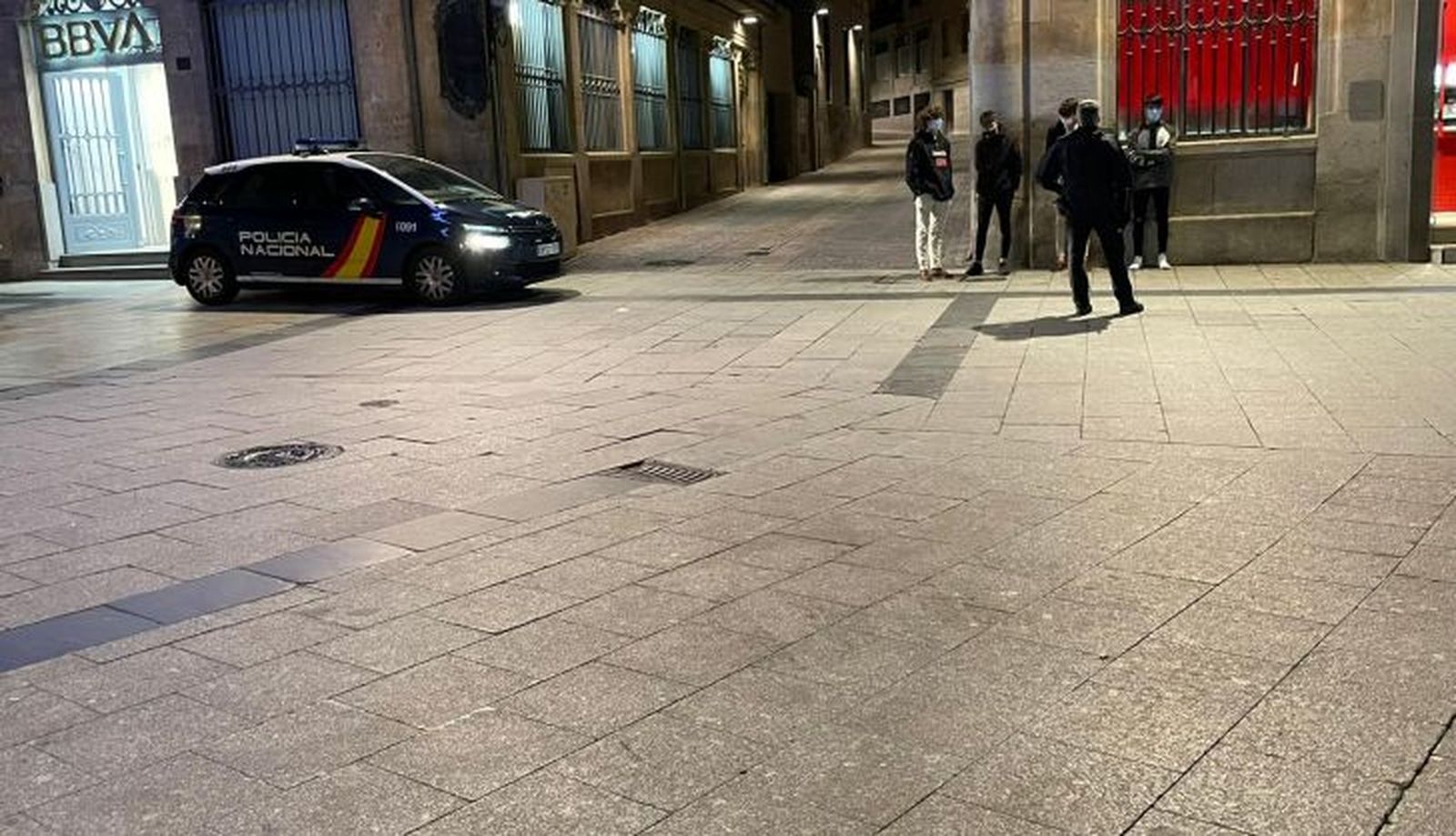 Varios de los jóvenes implicados en el lugar de los hechos