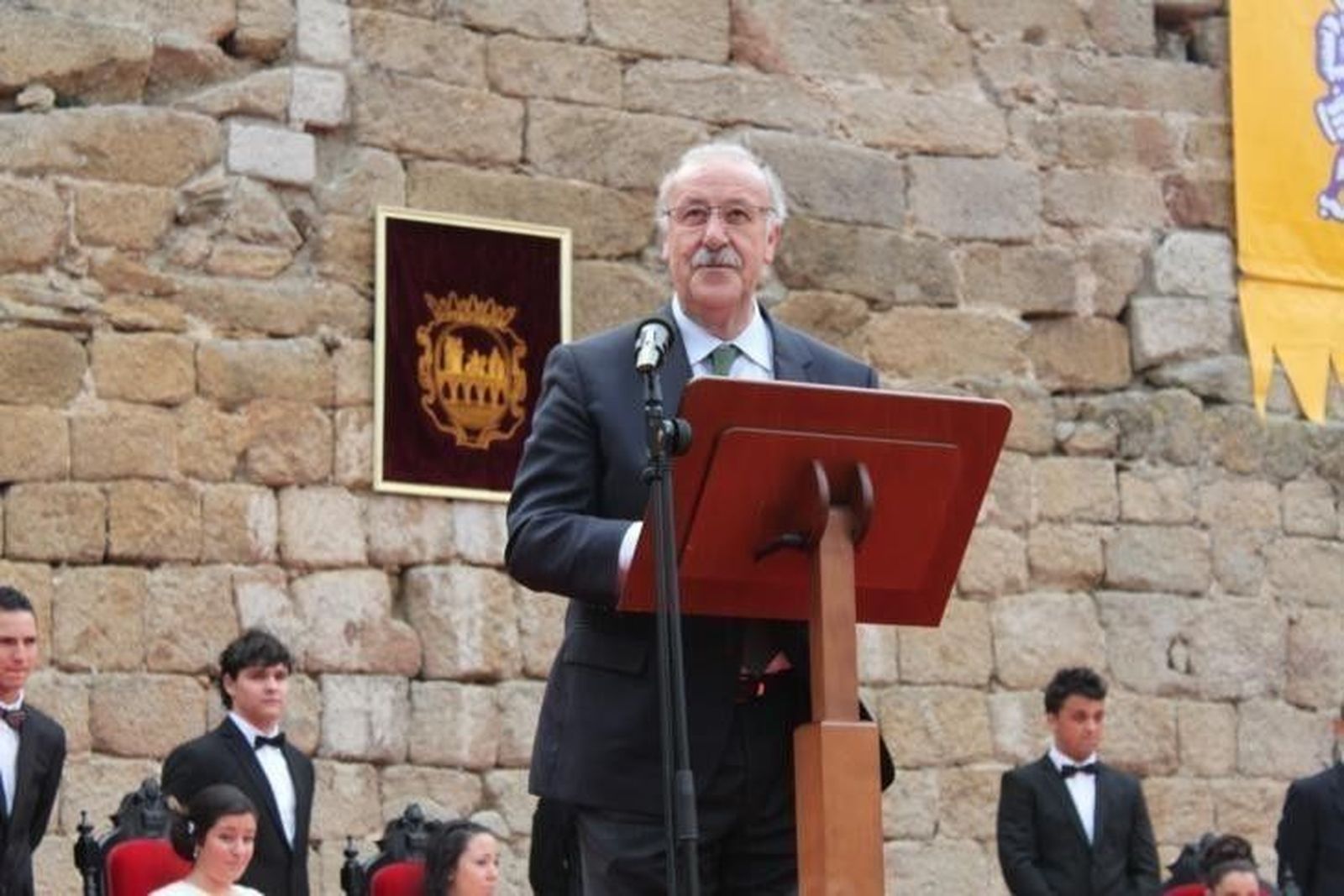 La lluvia no consigue deslucir el pregón del Corpus de Vicente del Bosque