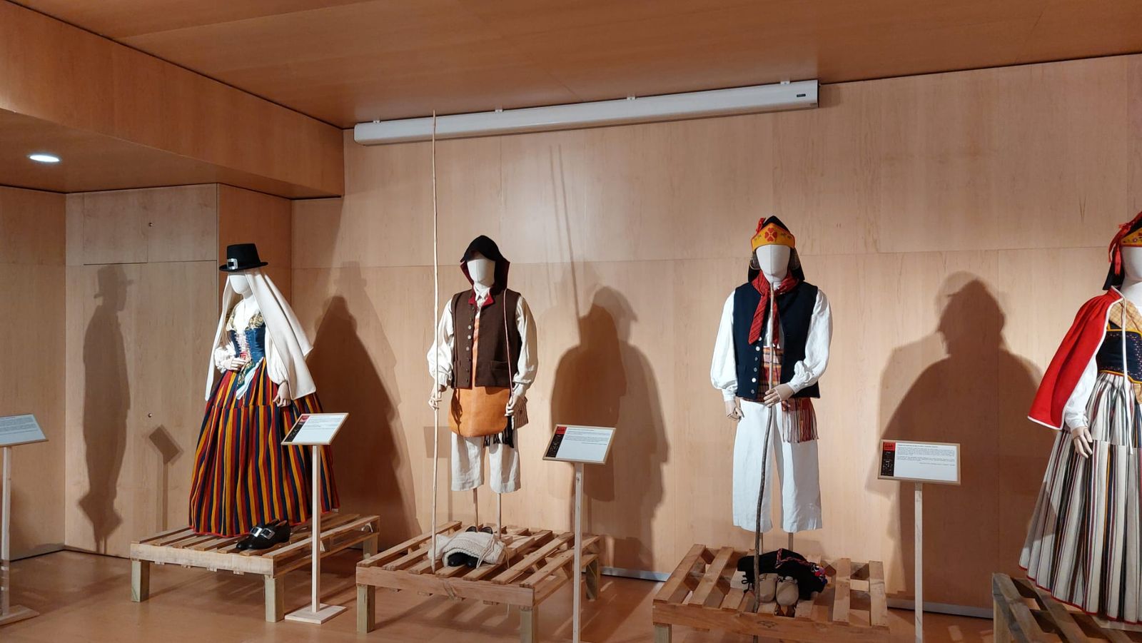 exposicion-v-festival-internacional-de-indumentaria-tradicional-2