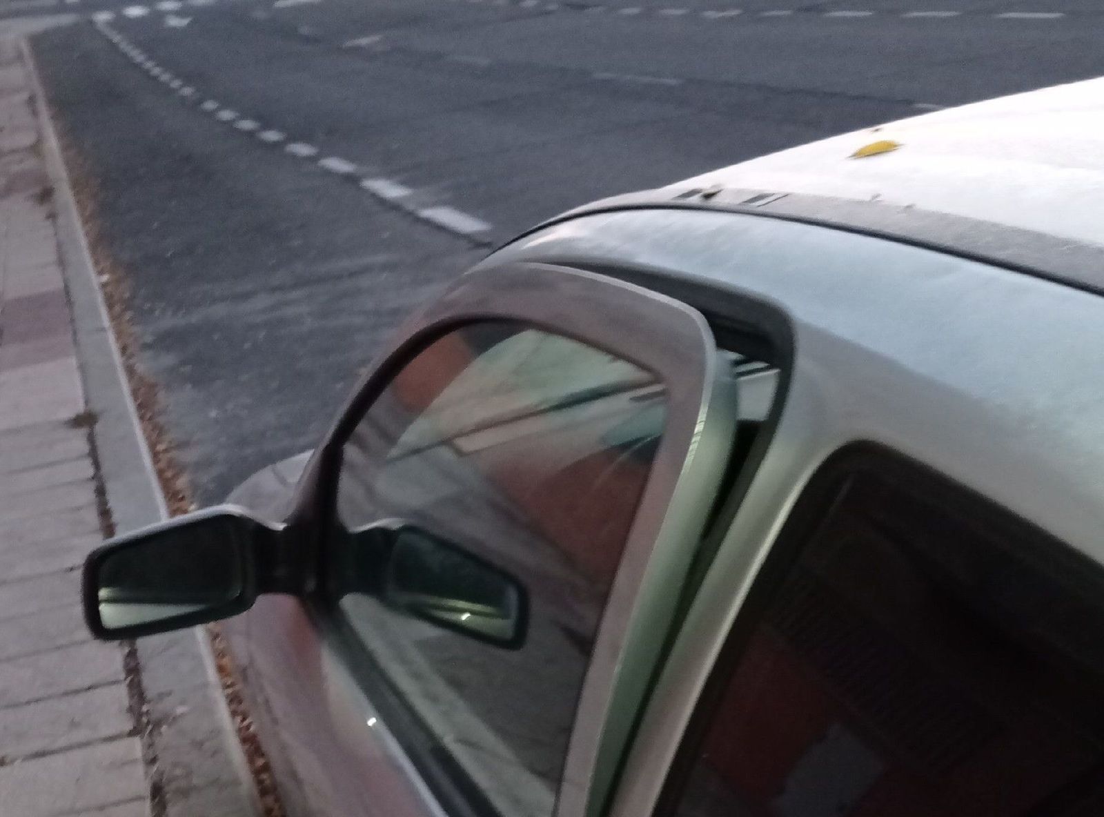 Puerta forzada coche