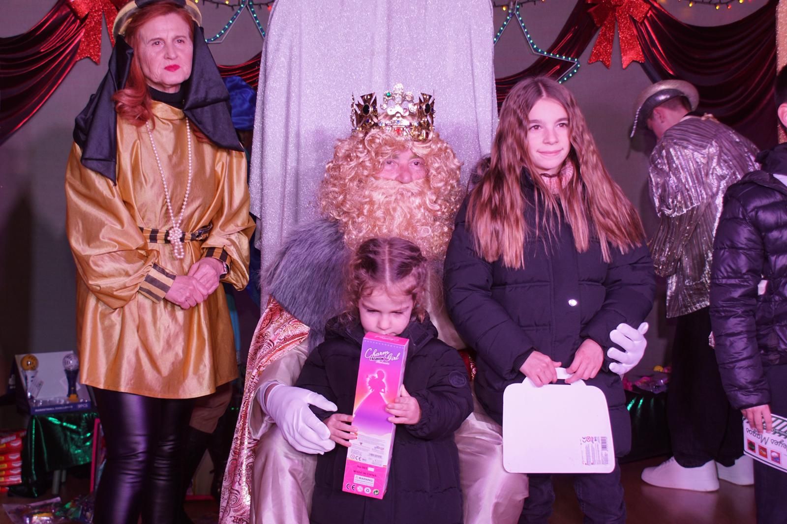 Los Reyes Magos reciben las cartas de los niños de El Encinar