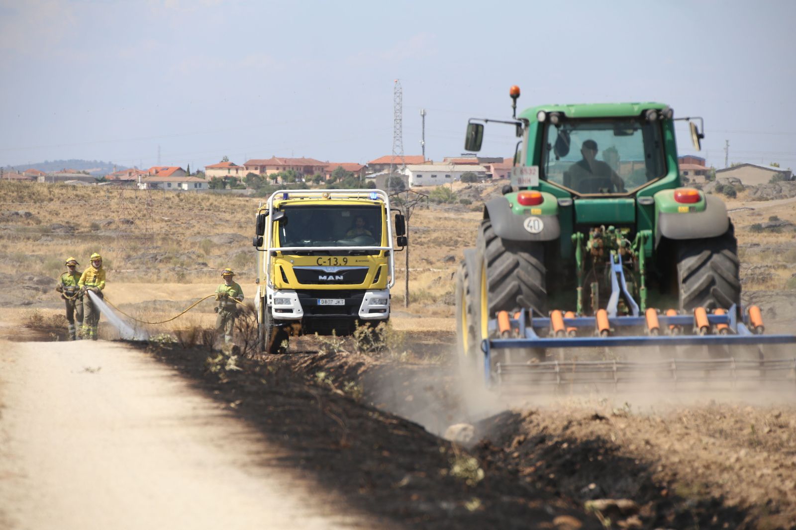 Incendio entre Muelas del Pan y Villaseco. Foto JL Leal ICAL (14)