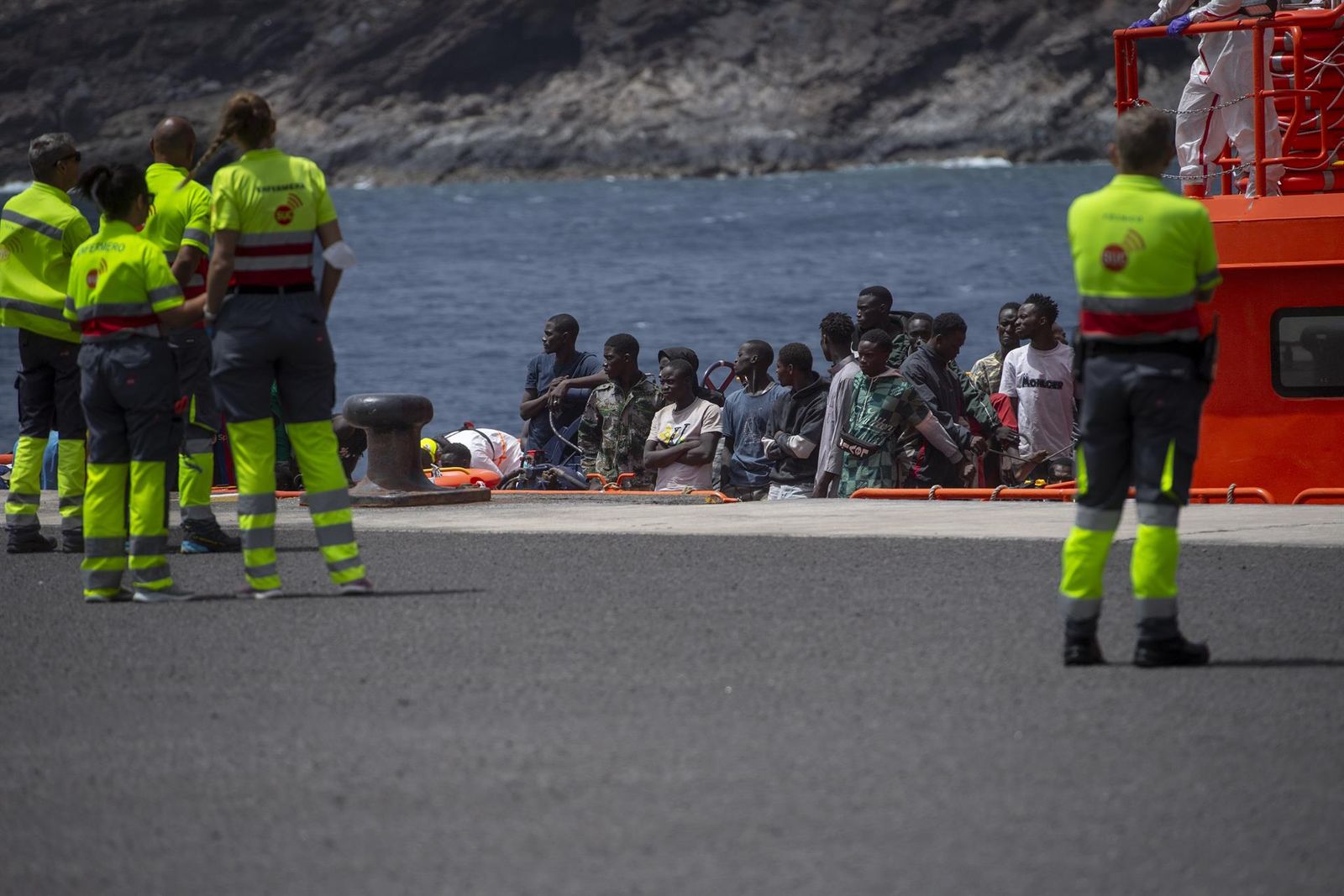 Migrantes procedentes de un nuevo cayuco desembarcan en el El Hierro, Canarias. Antonio Sempere - Europa Press.