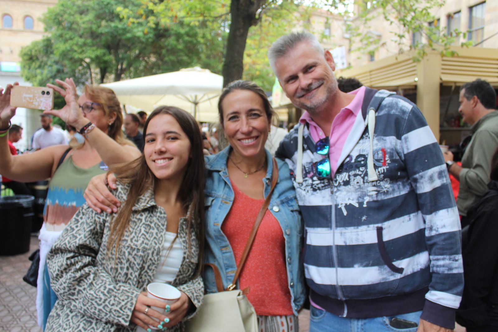 Ambiente en la Feria de Día en el mediodía de este domingo