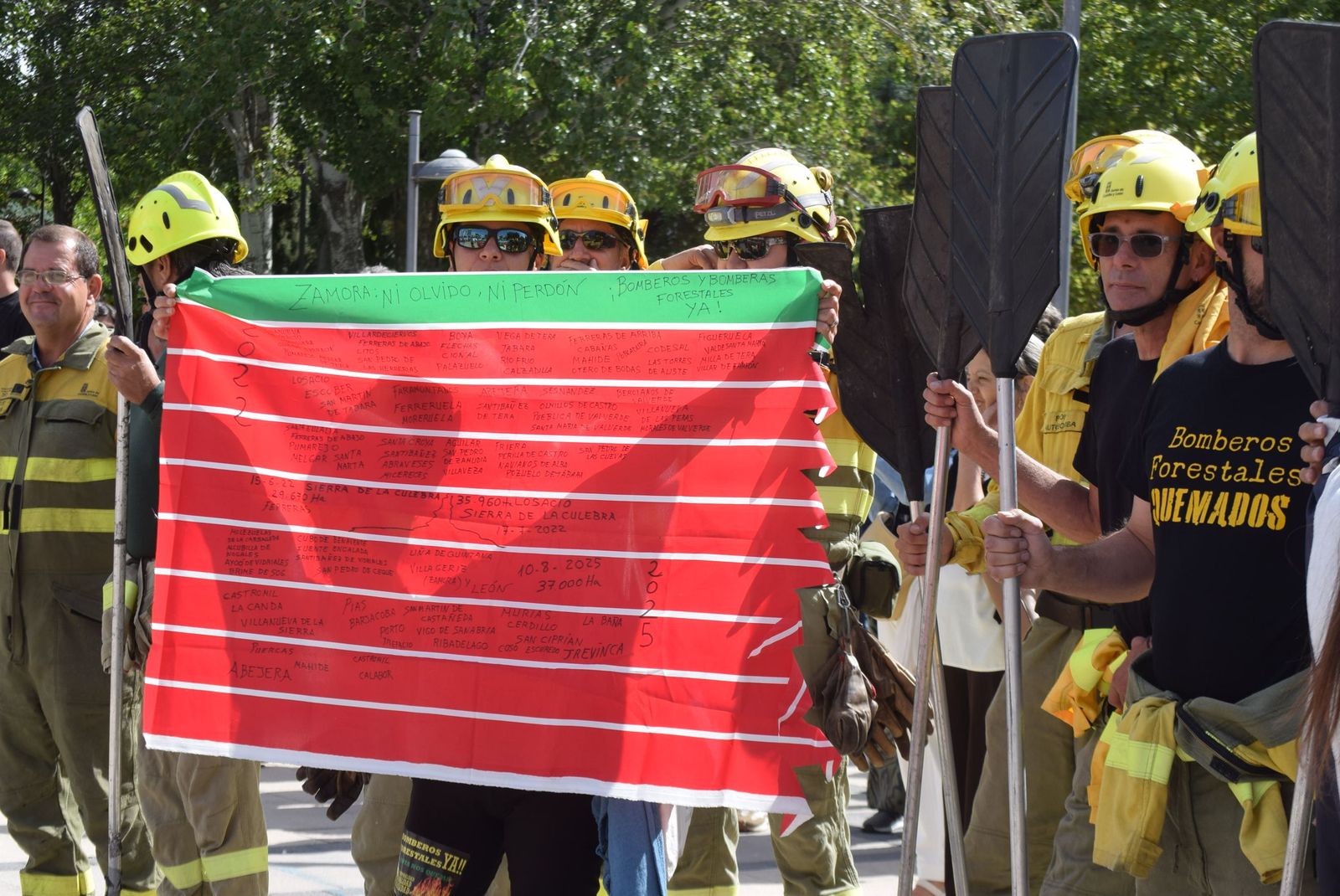 Concentración para reclamar "respeto y justicia" para Zamora tras los incendios