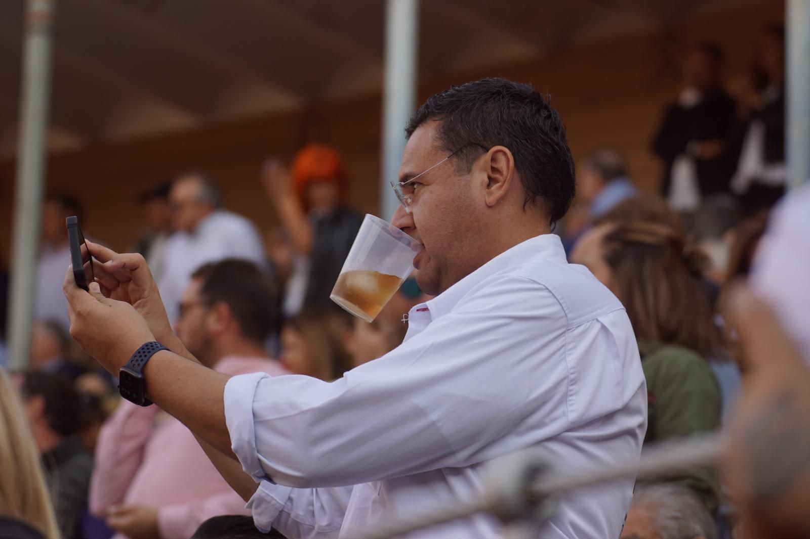 resumen-fotografico-del-ambiente-en-los-tendidos-de-la-glorieta-durante-la-corrida-concurso-22-de-septiembre-fotos-juanes-116