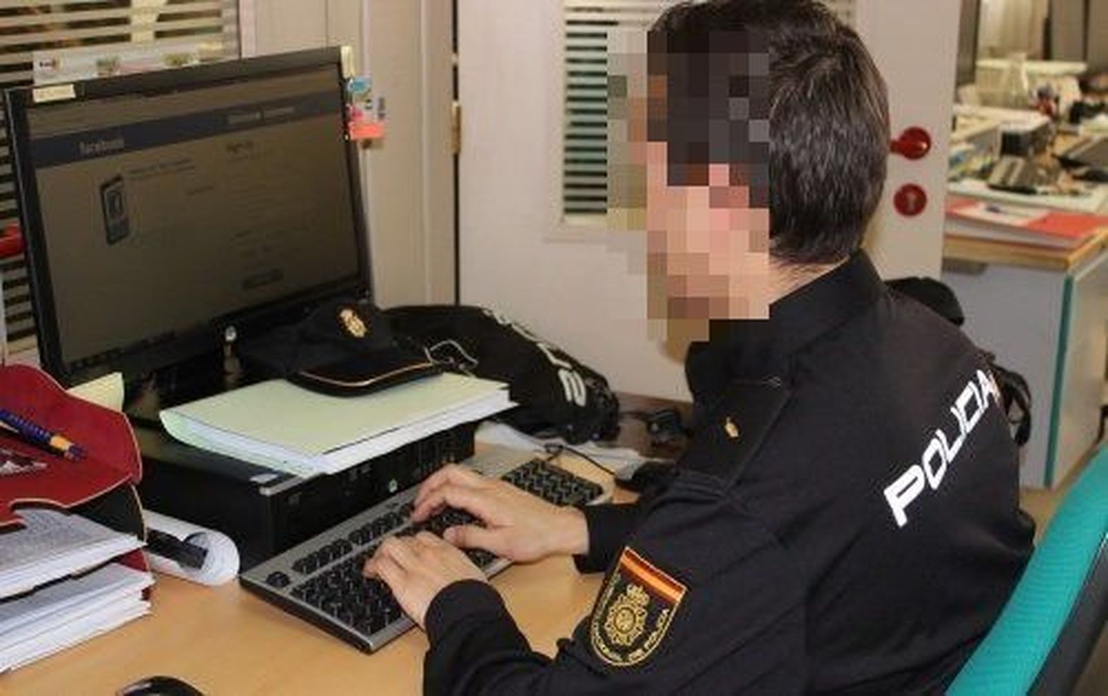 Detenido por intentar obtener fotos sexuales de menores de edad mediante ofertas de teléfonos móviles