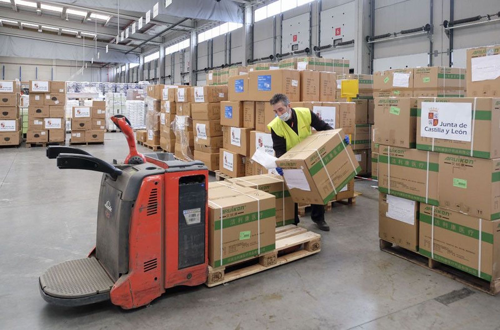 20200330 RECEPCION DE MATERIAL SANITARIO 13