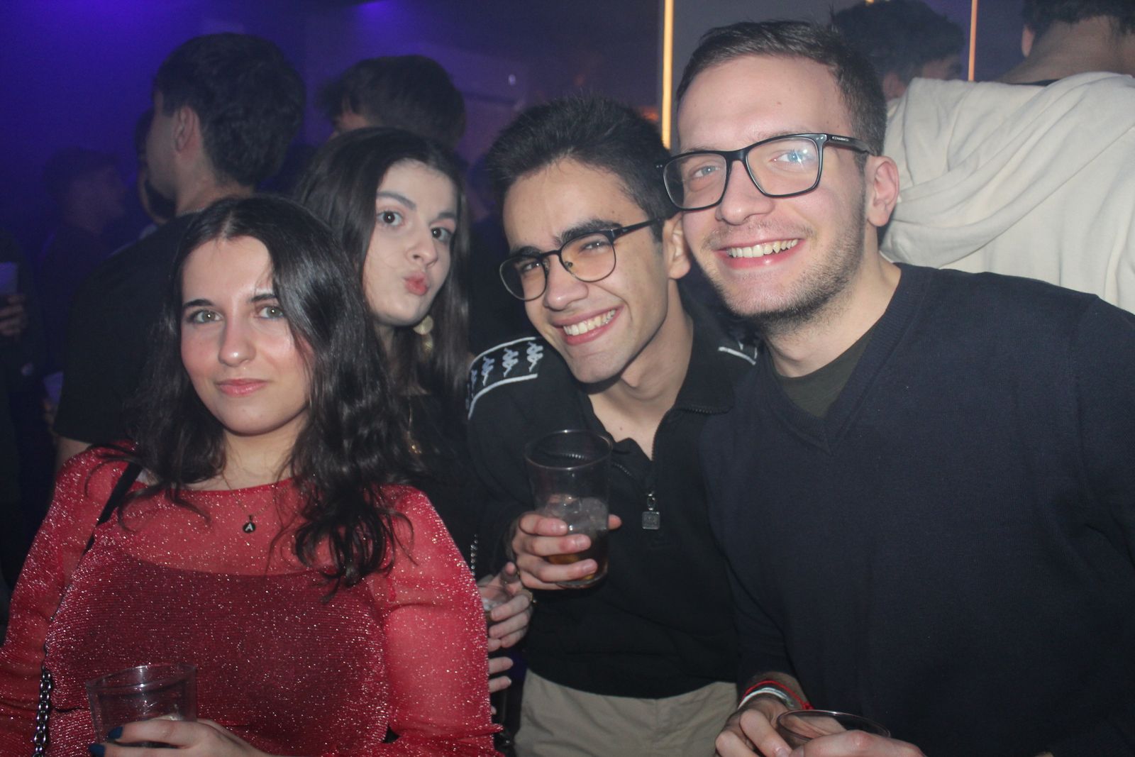 El Fin de Año Universitario continua por los bares de la capital del Tormes tras las doce campanadas