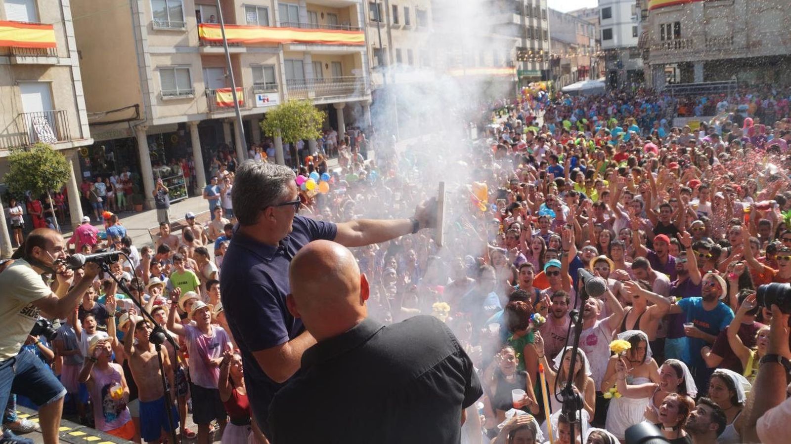 El chupinazo enciende la fiesta en Guijuelo 