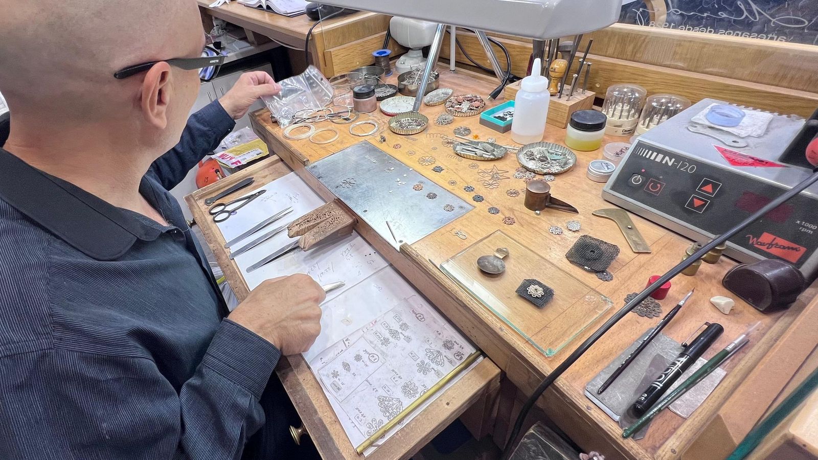 Luis Méndez en su taller